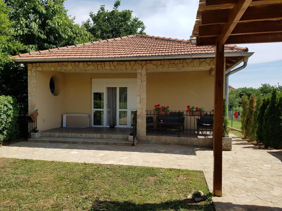 Vila Vikendica Lesic Cortanovci Exteriér fotografie