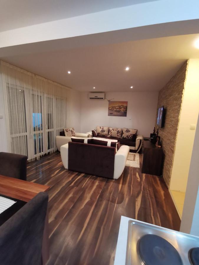 Vila Vikendica Lesic Cortanovci Exteriér fotografie
